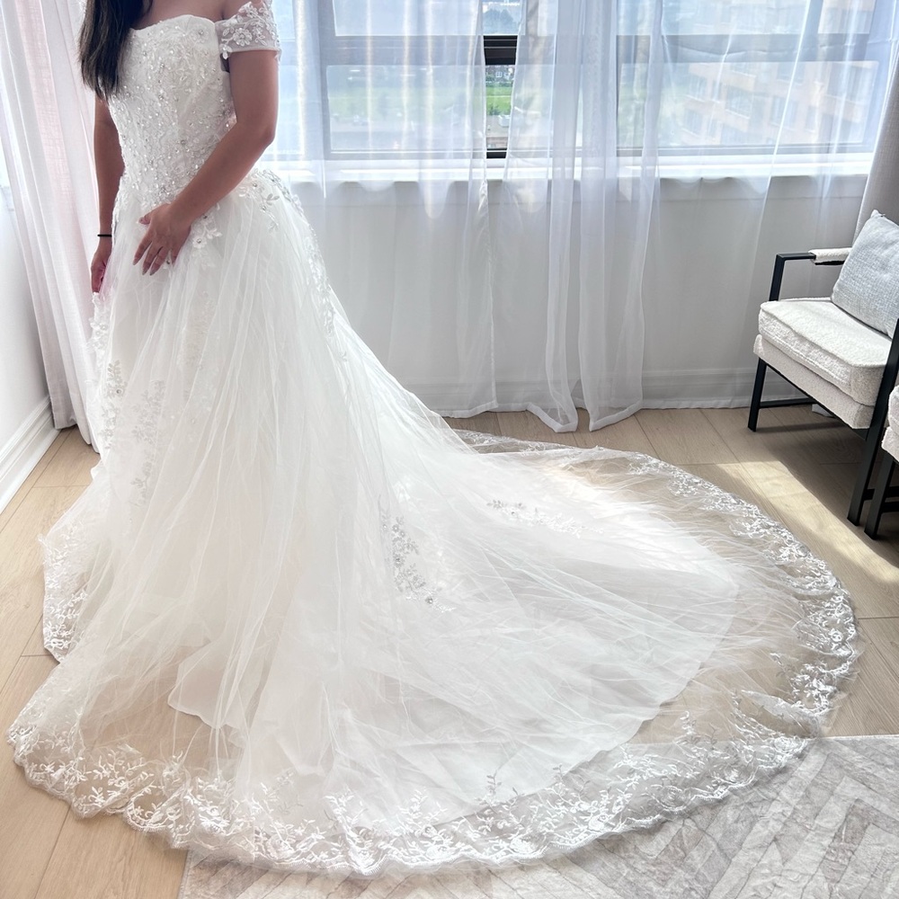 BRAND NEW WEDDING DRESS
